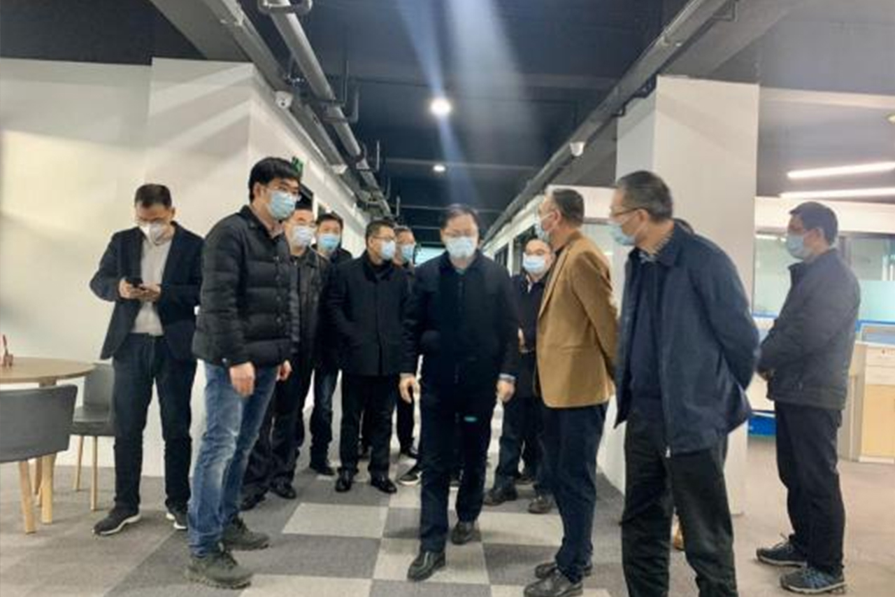 金华市副市长邵国强，市政府副秘书长陈志坚，副区长范锋鑫，走访虾笨鲜生